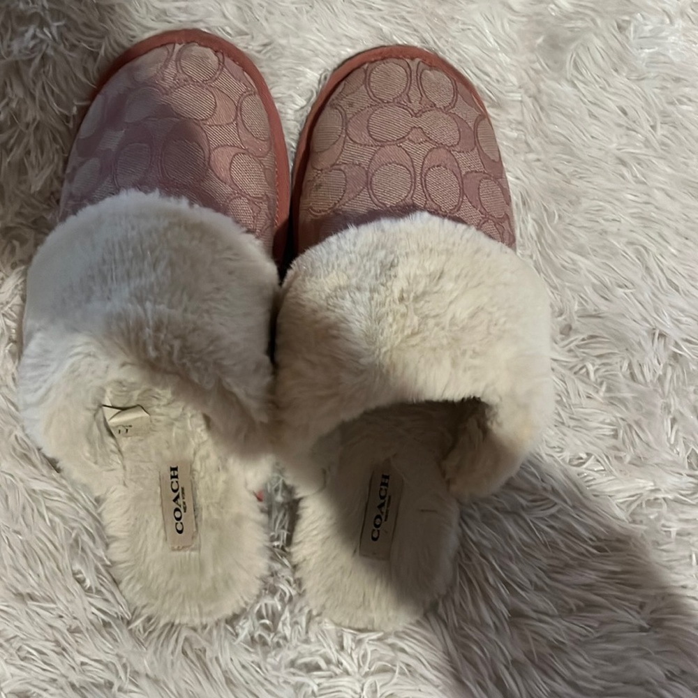 EUC COACH SLIPPERS PINK WITH WHITE FLEECE SIZE 9